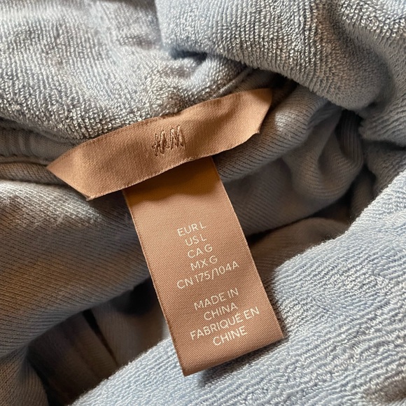 Women’s H&M Velour Long-sleeve Hoodie  ( Large ) - Picture 2 of 3